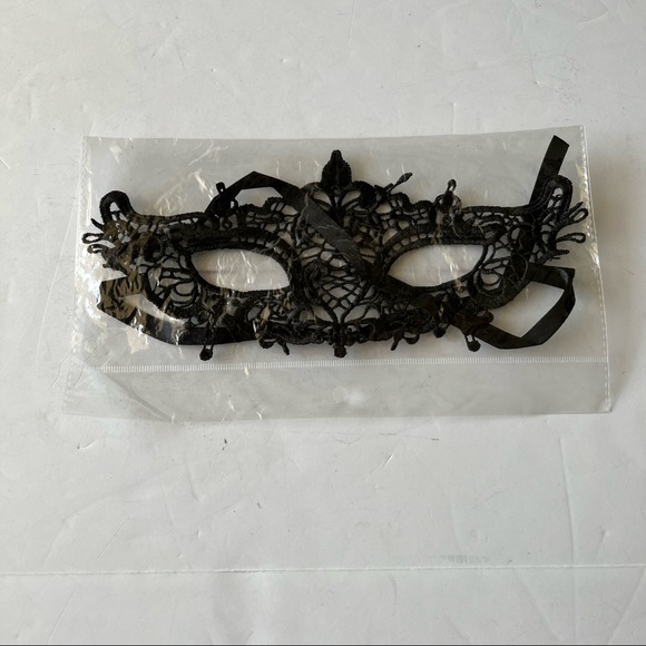 Black Lace Masks - Picture 5 of 5